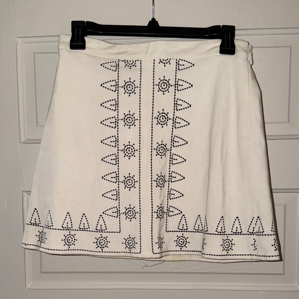 Sadie & Sage White A-Line Skirt with Black Embroidered Trim